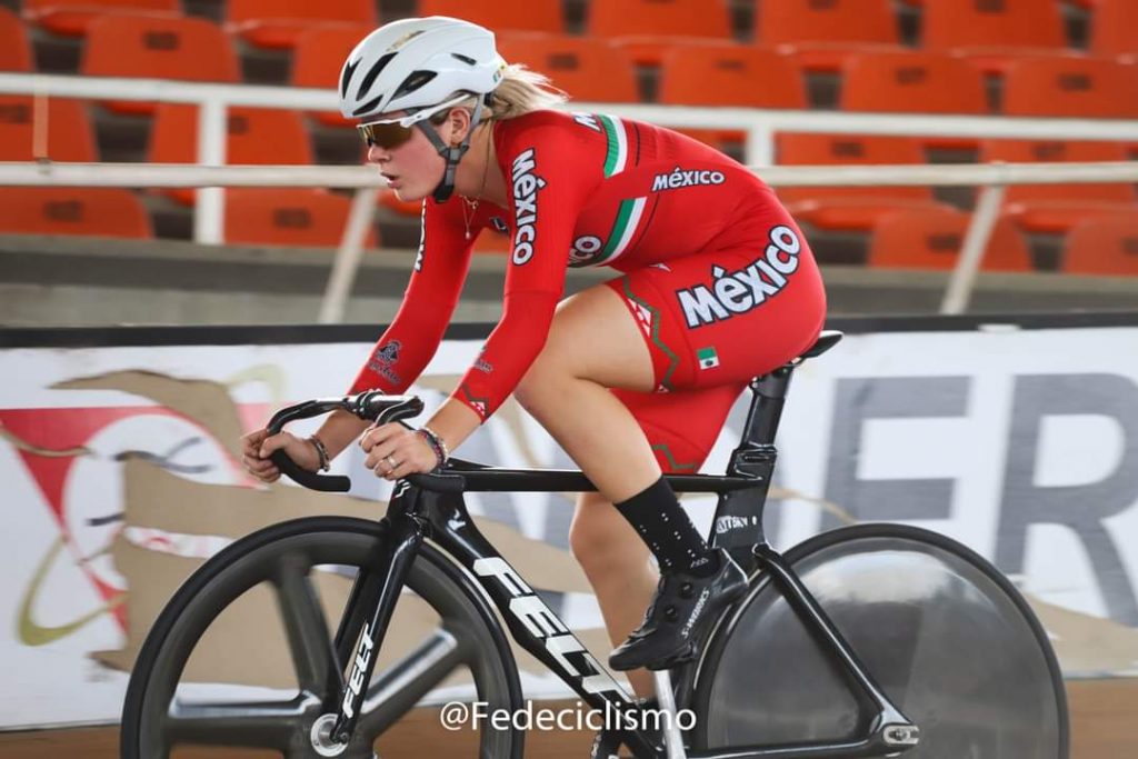 Victoria Velasco, en trabajo de reconocimiento el día de hoy. Foto cortesía Fedeciclismo.